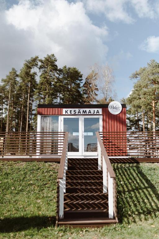 a smallshed with a sign on the side of it at Palas Kesämaja in Padasjoki