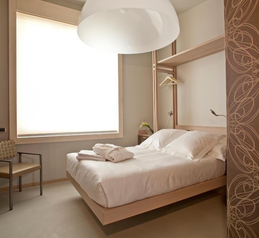 Postel nebo postele na pokoji v ubytování Nu Hotel