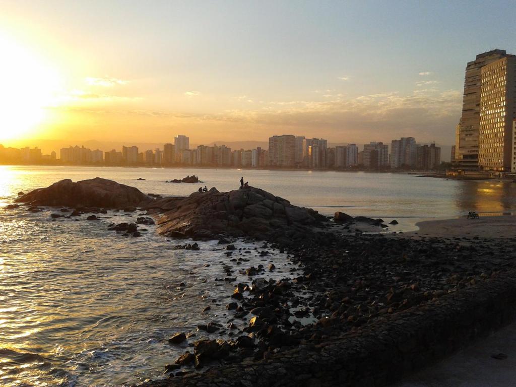 a view of a beach with a city in the background at Apartamento Na Ilha Porchat in São Vicente