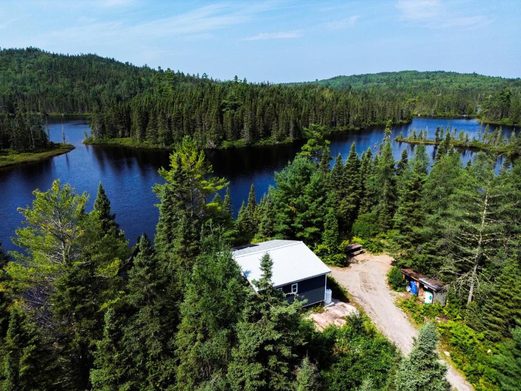 an aerial view of a cabin on a lake at Espace des Grands-Ducs - Domaine de Lacs et de forêt in Sacré-Coeur-Saguenay