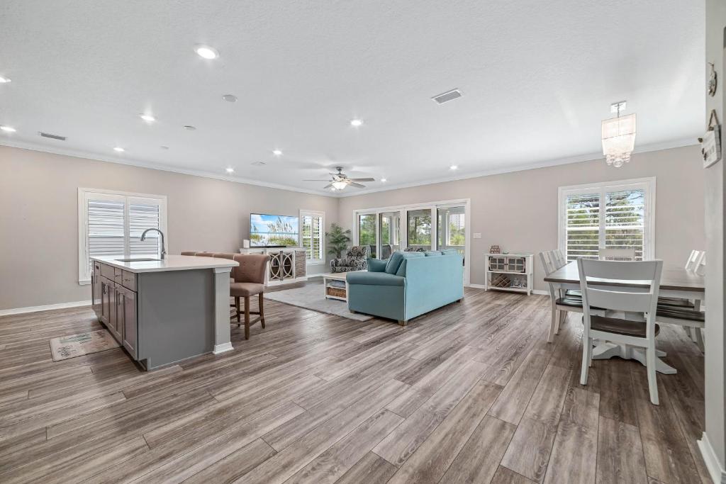 a living room with a kitchen and a dining room at Salt & Pine in Pensacola