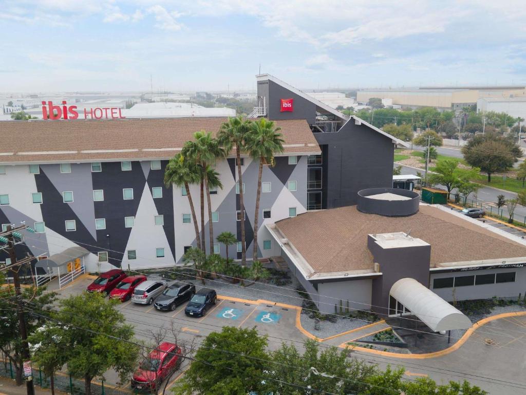 an aerial view of a hotel with a parking lot at Ibis Monterrey Aeropuerto in Monterrey