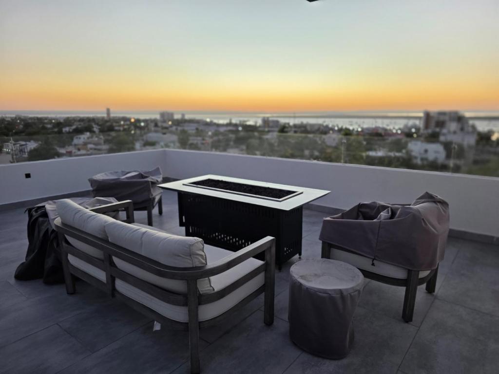 a balcony with chairs and a table and a view at Brisamar La Paz- Terraza Vista al Mar - Cerca del Malecon in La Paz