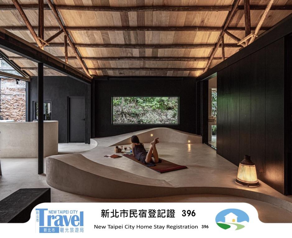 a person sitting in a round bed in a room at 九份金光閃閃 Jiufen Glimmer Homestay in Jiufen