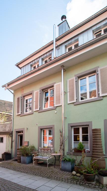 a building with a bench in front of it at Schwarzwald Ferienhäuser in Haslach im Kinzigtal
