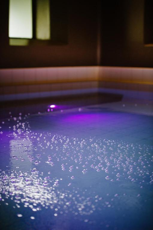 Bazén v ubytování Badhotellet Spa & Konferens nebo v jeho okolí