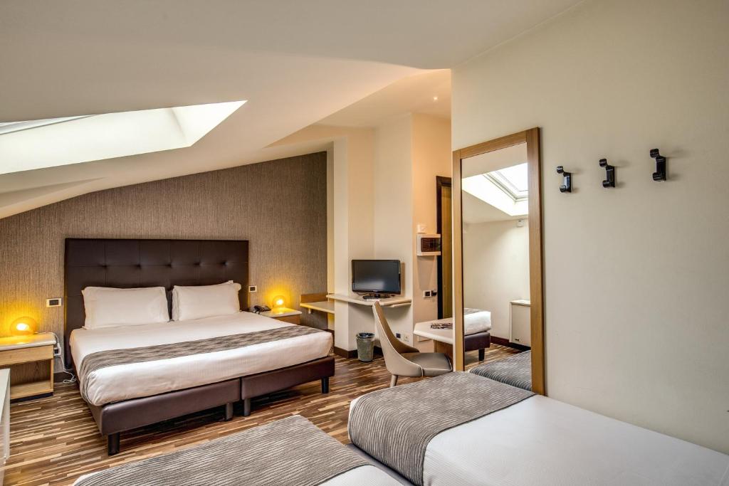Postel nebo postele na pokoji v ubytování Albergo Firenze