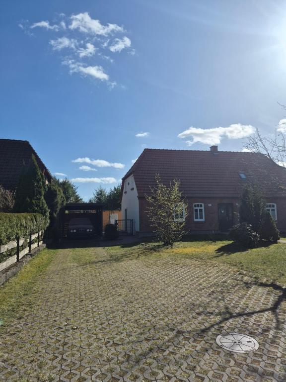 a house with a brick driveway in front of a house at Alter Kräutergarten in Dabel