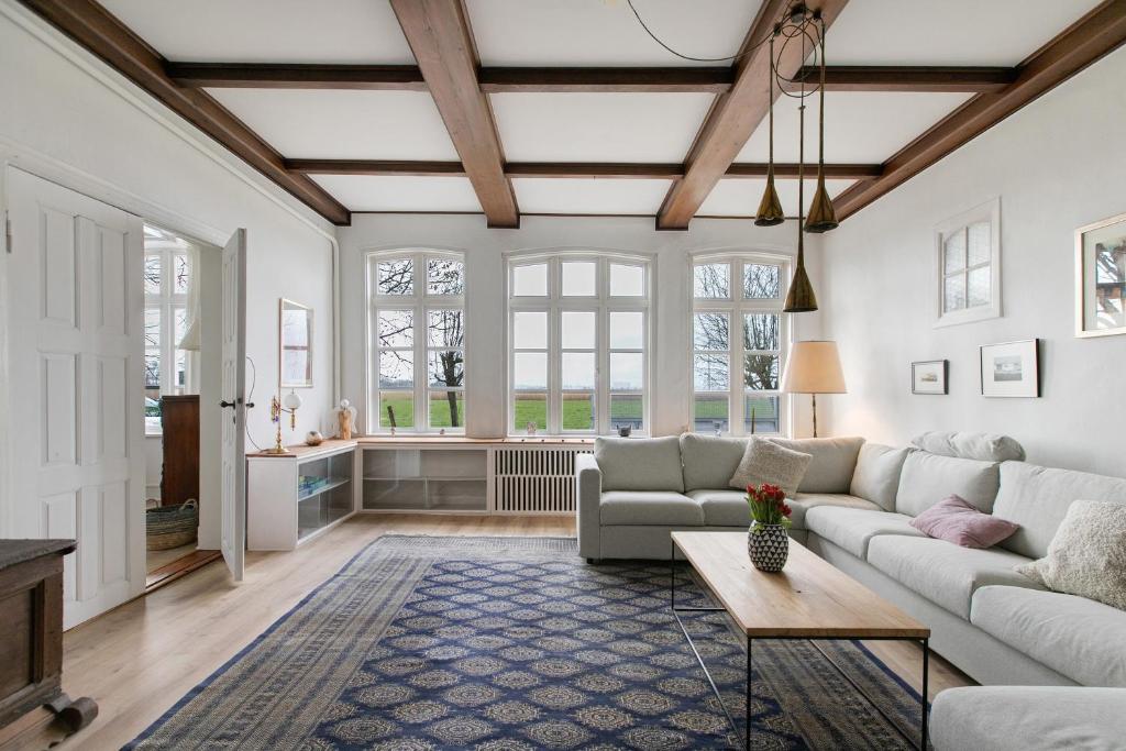 a living room with a couch and a table at Sophienhof in Kronprinzenkoog