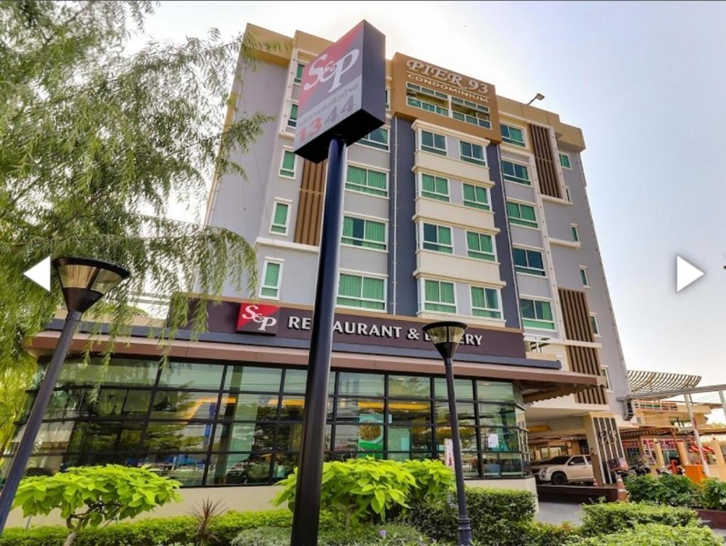 a hotel with a sign in front of a building at เพียร์93 in Ban Pak Khlong Si