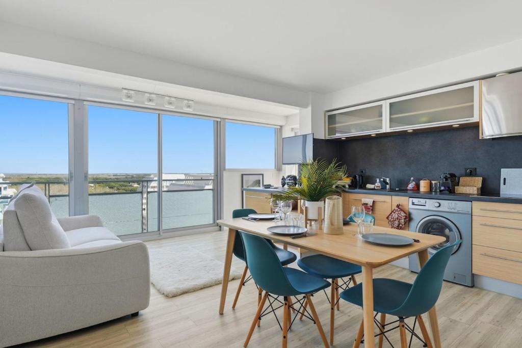 Panoramic Sea View Top-Floor Waterfront Apartment