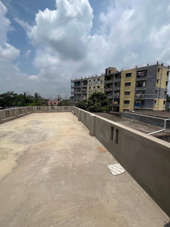 an empty rooftop of a building with buildings at Radhashyam in Durgāpur