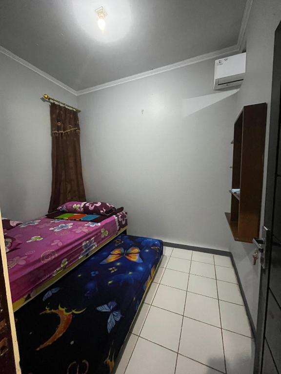a bedroom with a bed in a room at Homestay lembayung senja in Bulakbenda