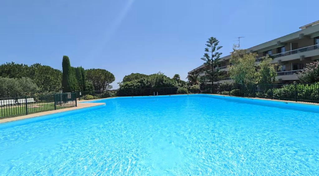 Studio avec Terrasse - Piscine - Tennis - Gardien