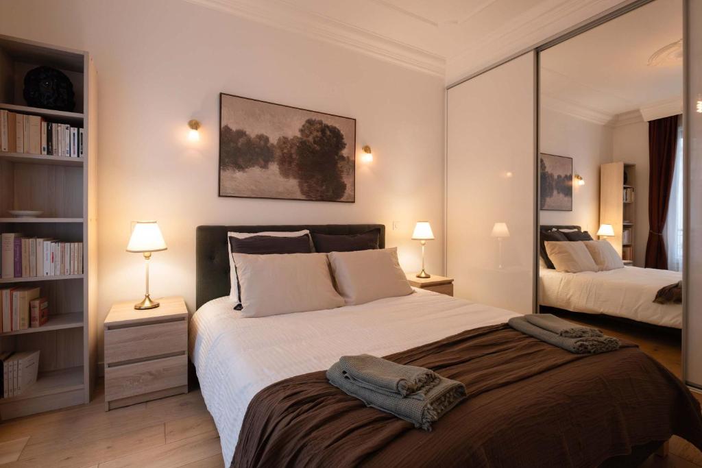 Luxury Renovated 1BR Neuilly Porte Maillot