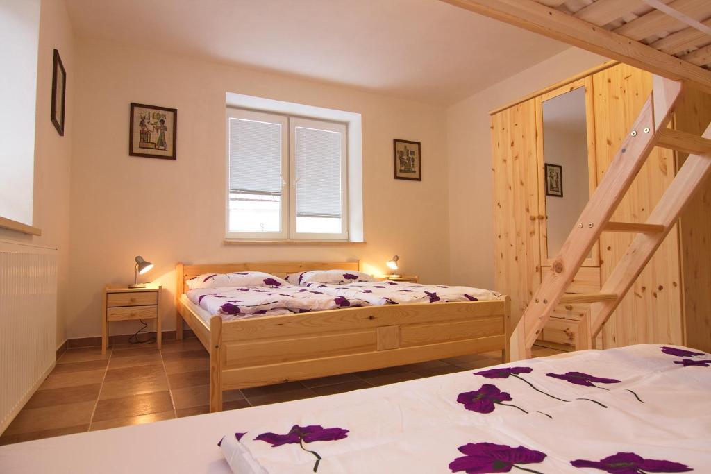 Postel nebo postele na pokoji v ubytování Red Pine Apartments