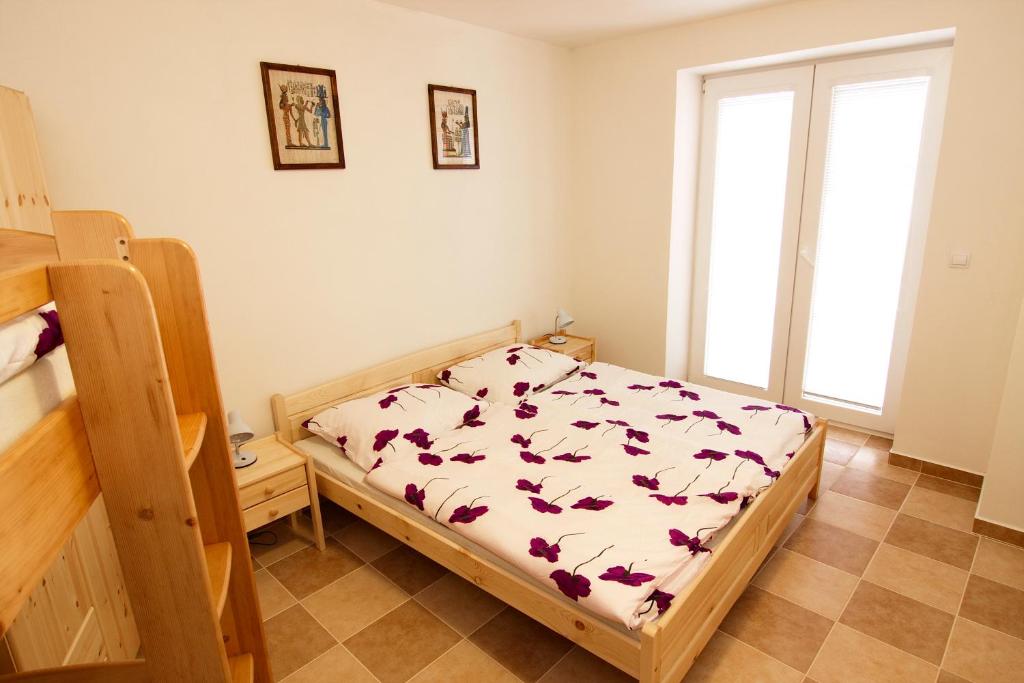 Postel nebo postele na pokoji v ubytování Red Pine Apartments