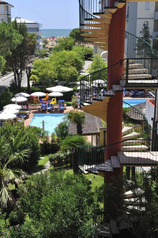 Bazén v ubytování Hotel Bembo nebo v jeho okolí