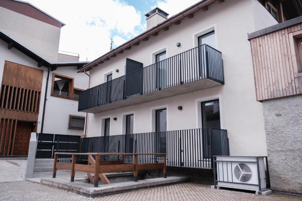 a building with two benches and a balcony at Casa Bepa in Bormio