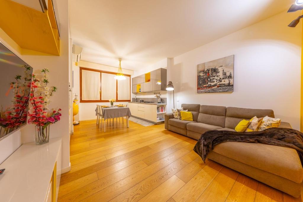 Elegant and spacious 2bdr, 5 min Central Station
