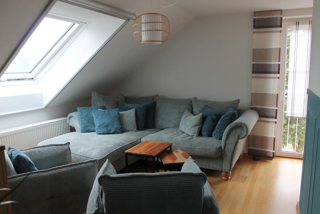 a living room with a couch and a table at Hermann Ferienwohnung in Wechingen