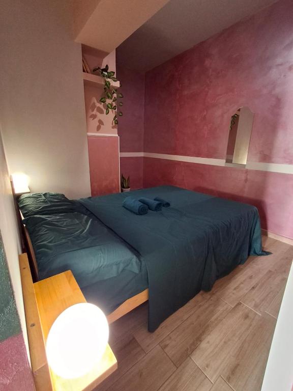 a bedroom with a bed in a room with pink walls at Nel borgo San Francesco in Montesarchio