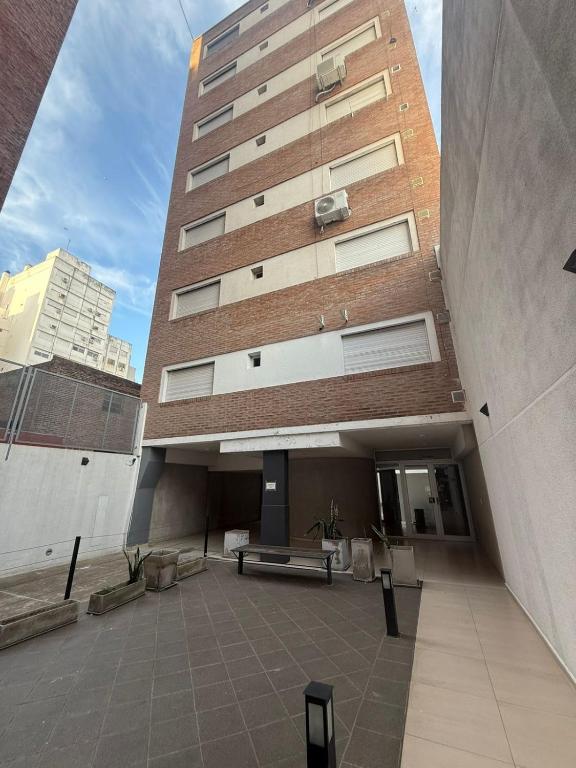 a tall building with a bench in front of it at Studio Roca in Rosario
