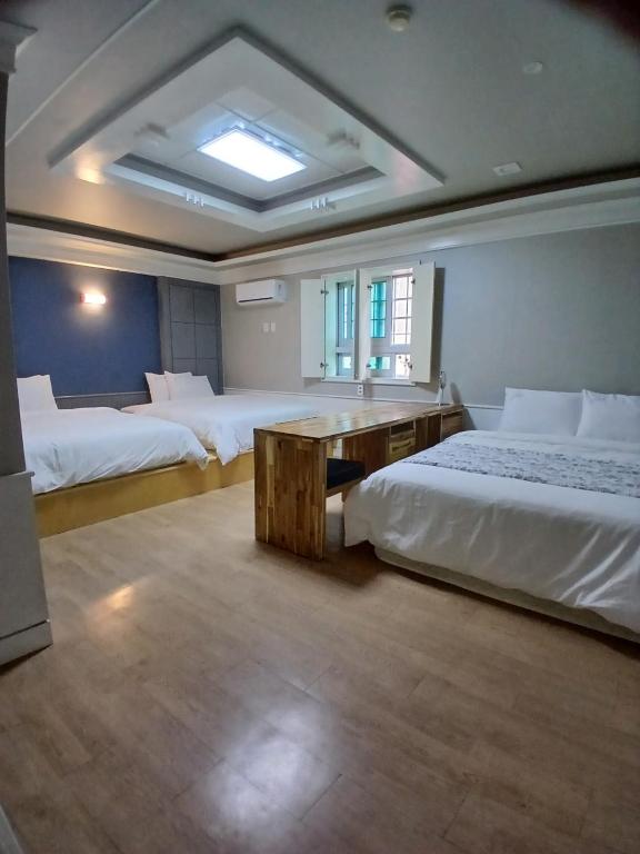 Hill Motel - 