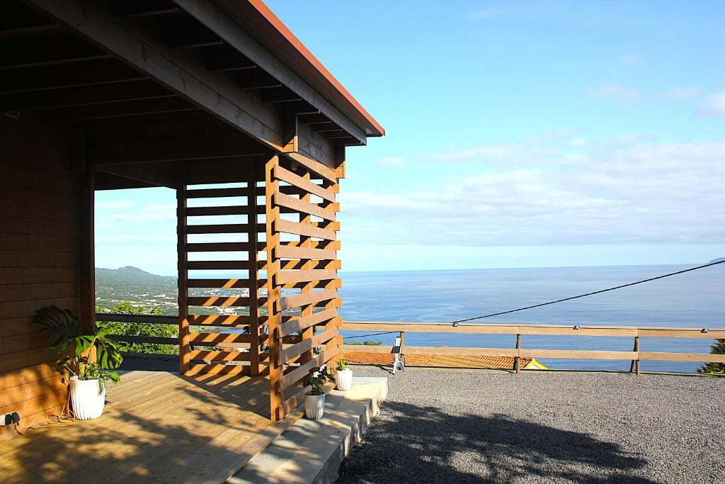 a building with a balcony with a view of the ocean at Casa da Camélia in São Roque do Pico
