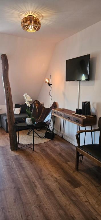 a living room with a piano and a desk at Gästehaus 22 am Klostergarten in Rehna