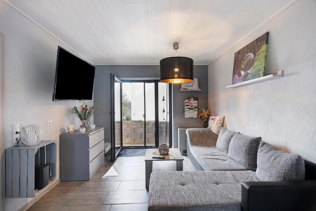 a living room with a couch and a tv at Casa Renata in Schüller
