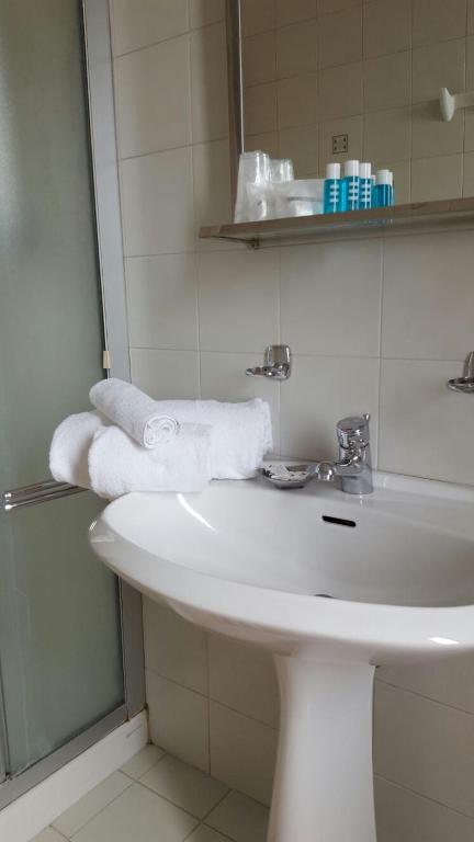 Koupelna v ubytování Hotel Calaluna