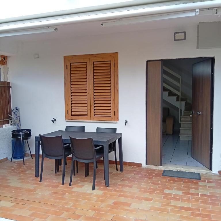 a black dining room table and chairs in a room at Casa Torre in Fiumefreddo Bruzio