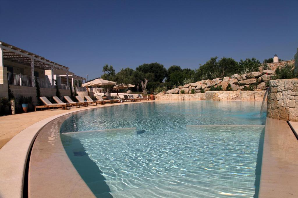 בריכת השחייה שנמצאת ב-Borgo de li Santi או באזור