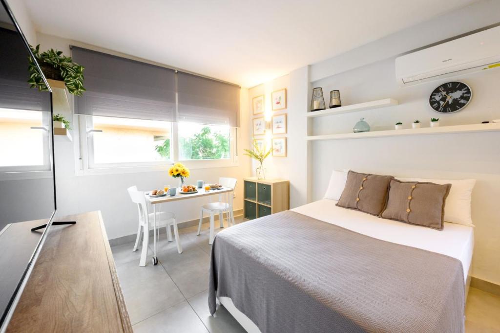 Studio, city center by 10ToSea