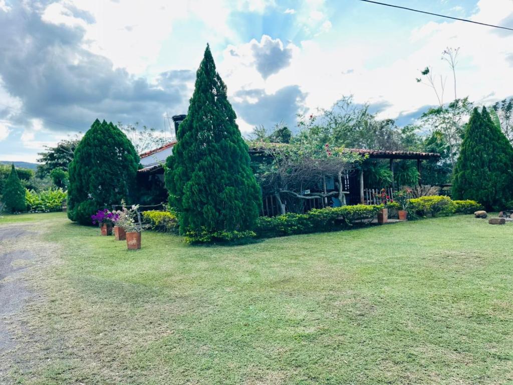a house with trees and plants in a yard at Hostal Sueño Real Campestre in San Gil