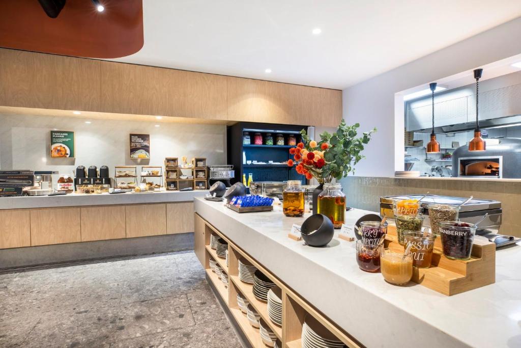 Holiday Inn Dandenong by IHG photo