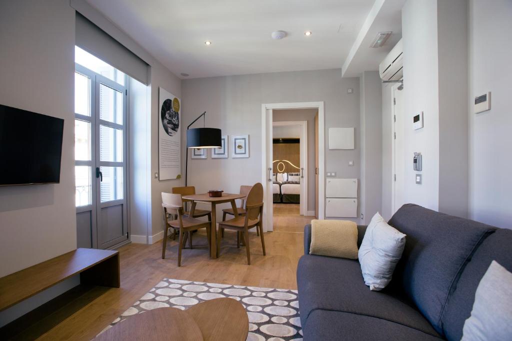 Legazpi Doce Rooms & Suites - 1