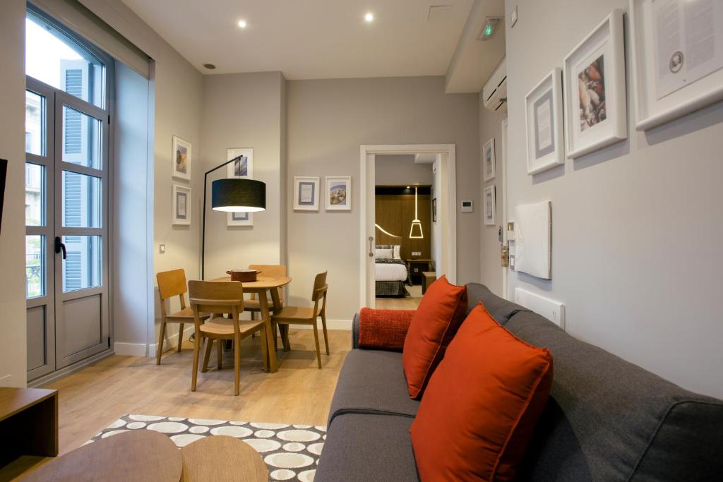 Legazpi Doce Rooms & Suites - 9