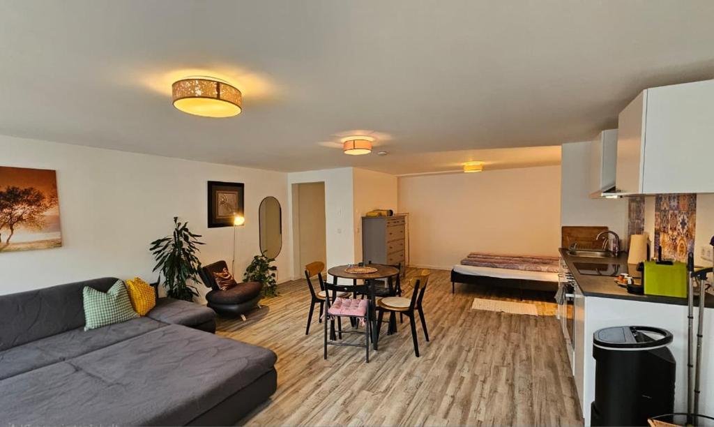 a living room with a couch and a table at Studio - Charmant, Gemütlich & Zentral in Landsberg am Lech