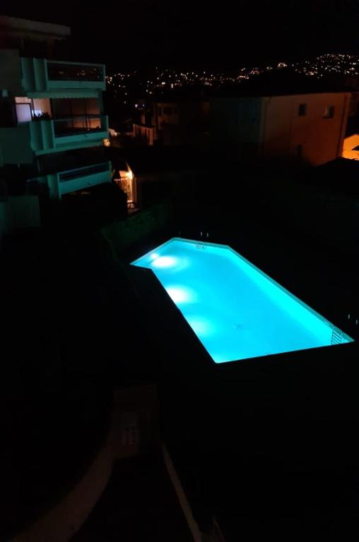 a swimming pool lit up in the dark at night at Cannes Park in Cannes