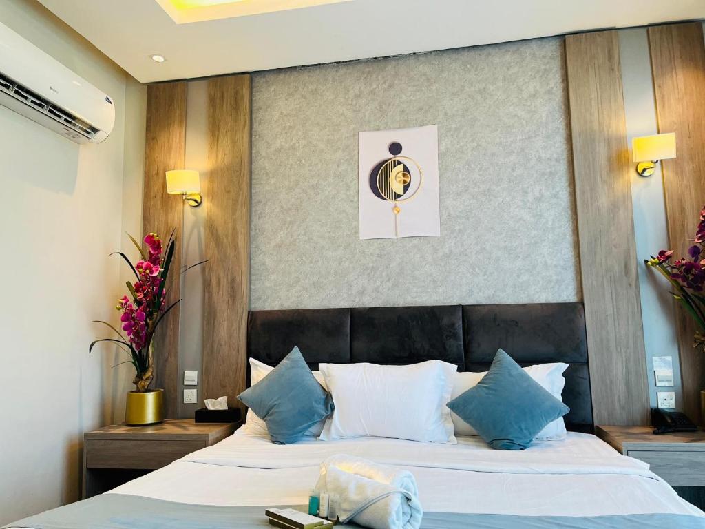 LIAN PARK HOTEL