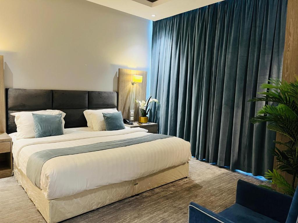 LIAN PARK HOTEL