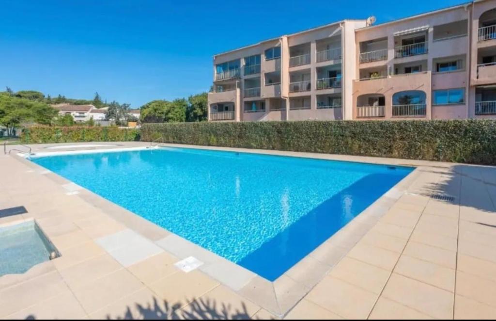 Appartement lumineux,piscine proche plage
