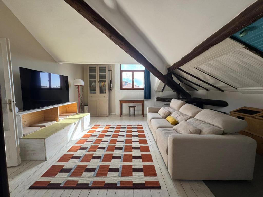 Big bright Attic-Milan Navigli