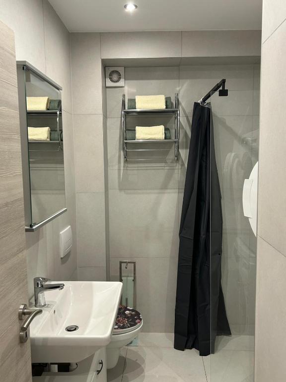 a bathroom with a sink and a toilet and a mirror at La Piccola Italia in Deggingen