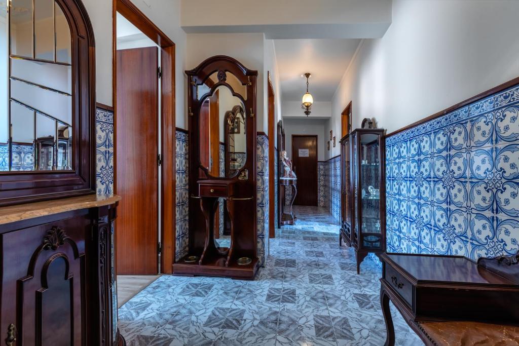 a hallway of a home with blue and white tiles at Casa do Centro in Peniche