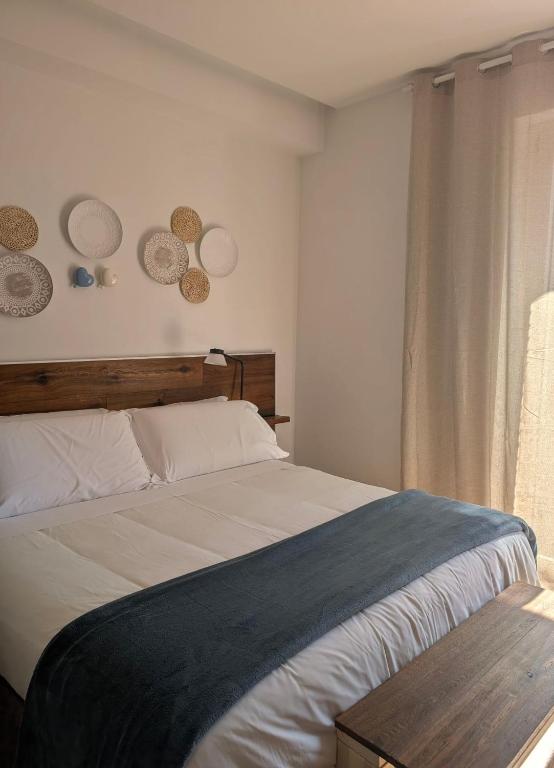 a bedroom with a bed with plates on the wall at Inn Puglia Guest House 2 in Acquaviva delle Fonti