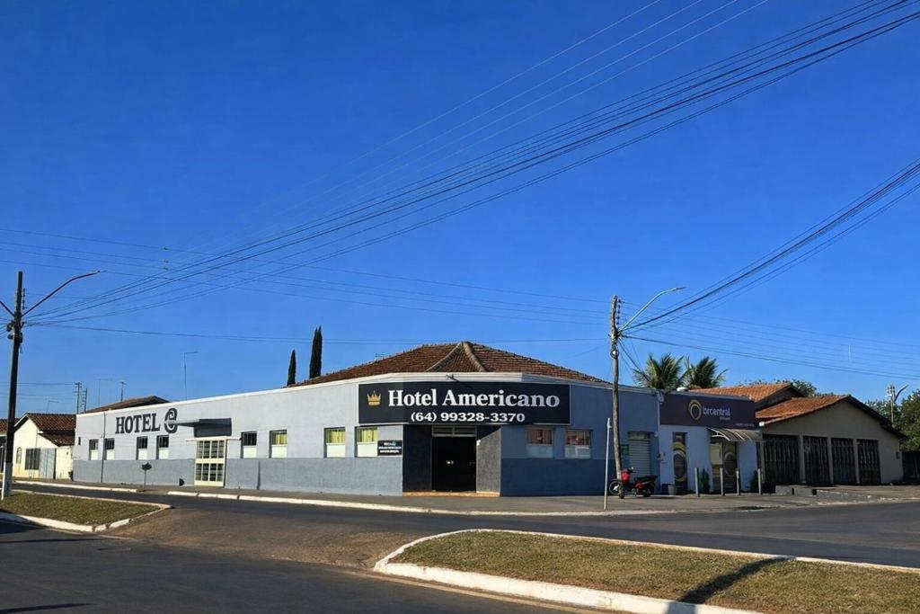 a building on the side of a street at Hotel Americano in Americano Brasil