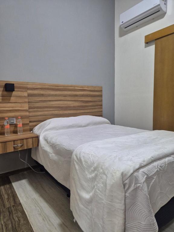 a bedroom with a bed with a wooden headboard and a desk at Hermosa Suite Anakoba 6 in La Concha